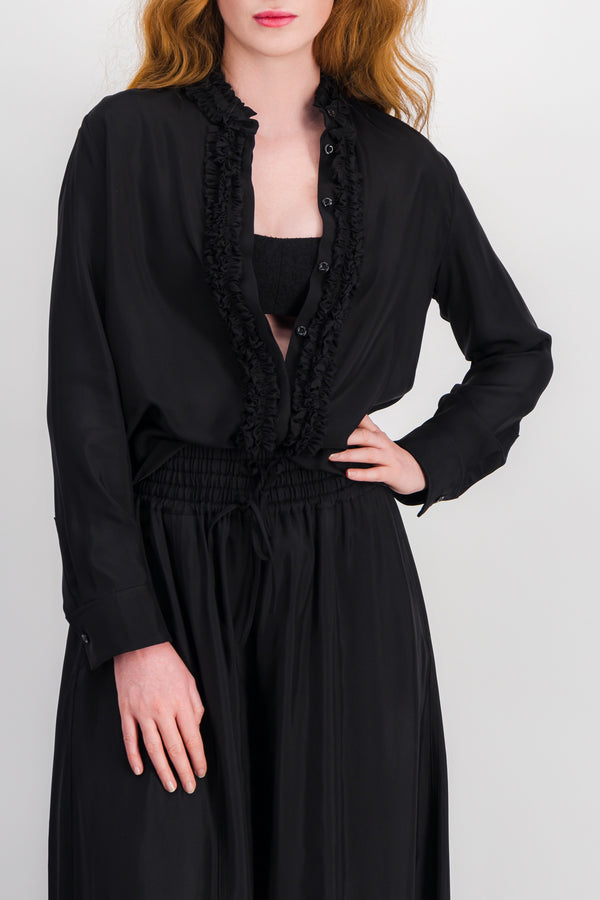 Washed fluid viscose shirt with ruffled colllar and buttonlining